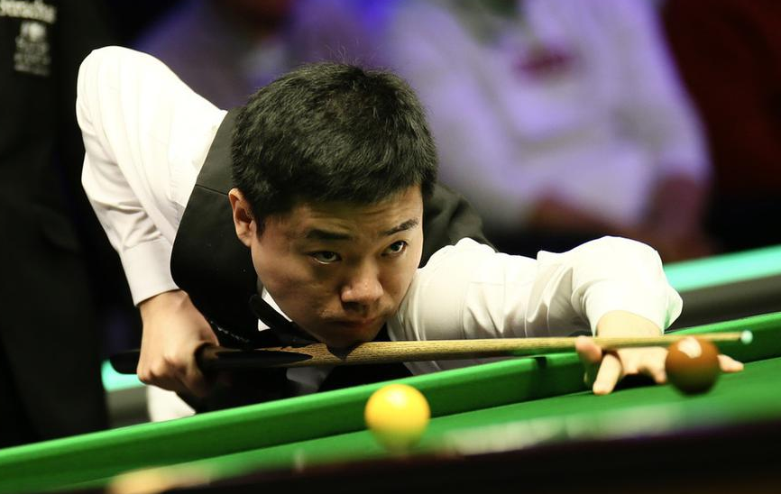 在禁区弧顶 在禁区弧顶